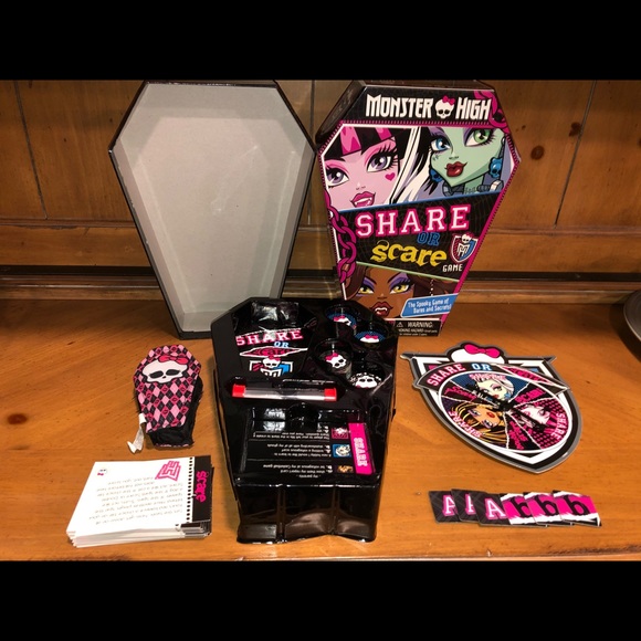 Monster High Share or Scare Game - Picture 3 of 6